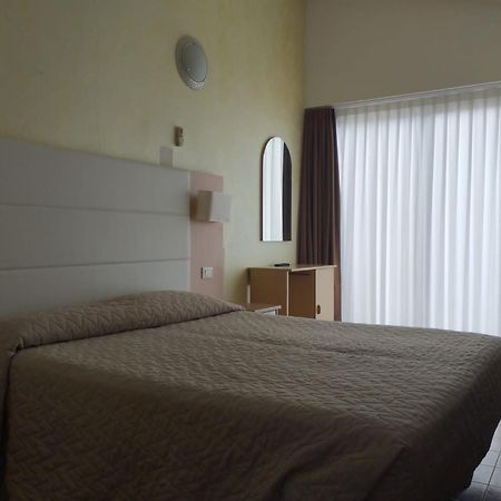 Hotel Foschi-Peninsula Bellaria-Igea Marina Esterno foto