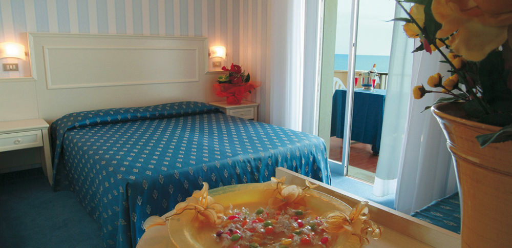 Hotel Foschi-Peninsula Bellaria-Igea Marina Esterno foto
